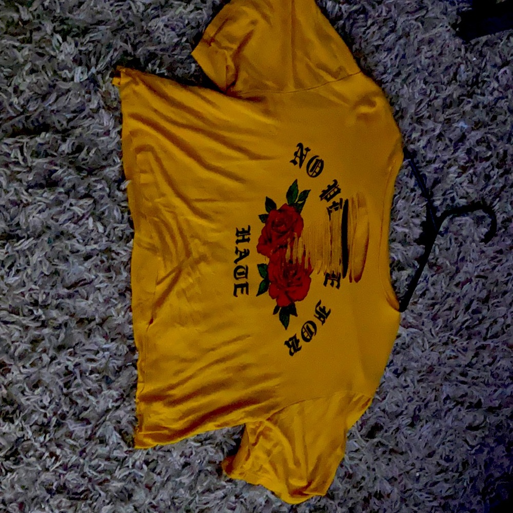 I’m selling A’GACI crop top